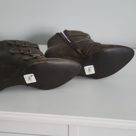 ✨️ BOGO Free ✨️Wedge ankle booties - Picture 4 of 5